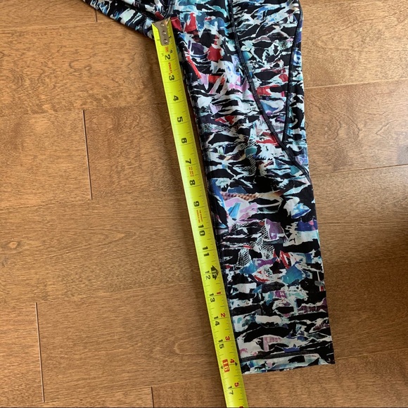*SOLD* LULULEMON Break free crop sz 2 leggings Nulux 17" - Picture 6 of 13
